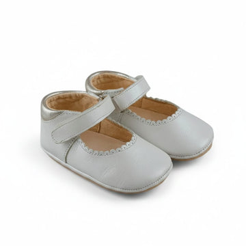 Escarpins Bébé Blanc Nacré – Élégance & Confort pour Petits Pieds