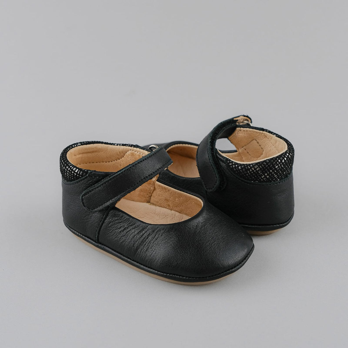 Escarpins Bébé Noir Élégants – Style Chic & Confort Absolu