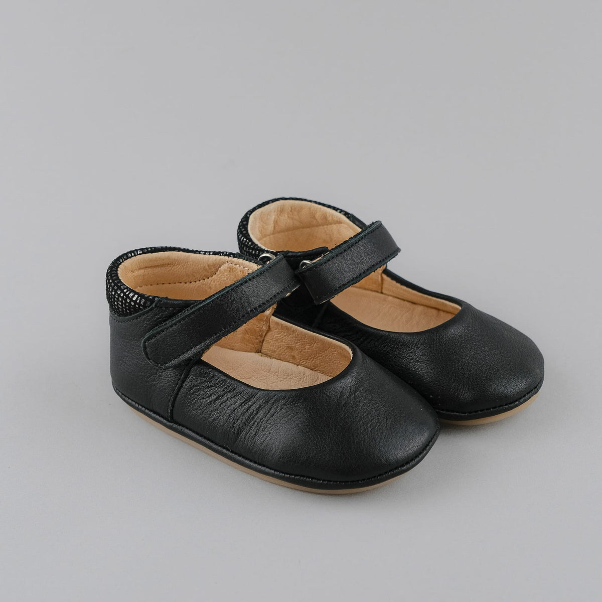 Escarpins Bébé Noir Élégants – Style Chic & Confort Absolu
