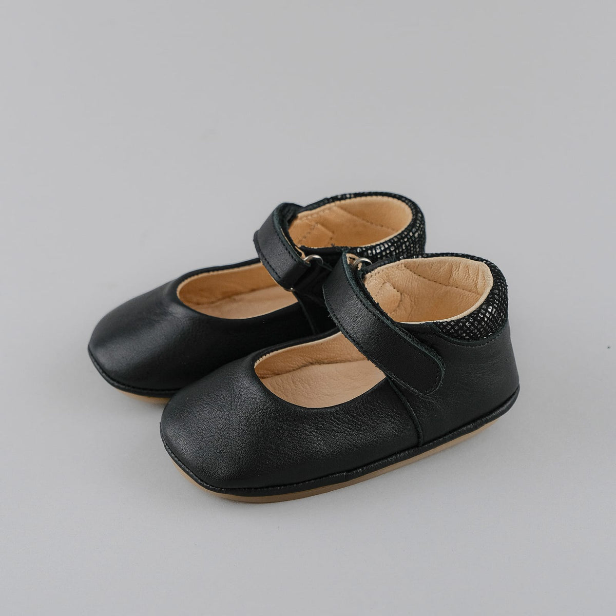 Escarpins Bébé Noir Élégants – Style Chic & Confort Absolu