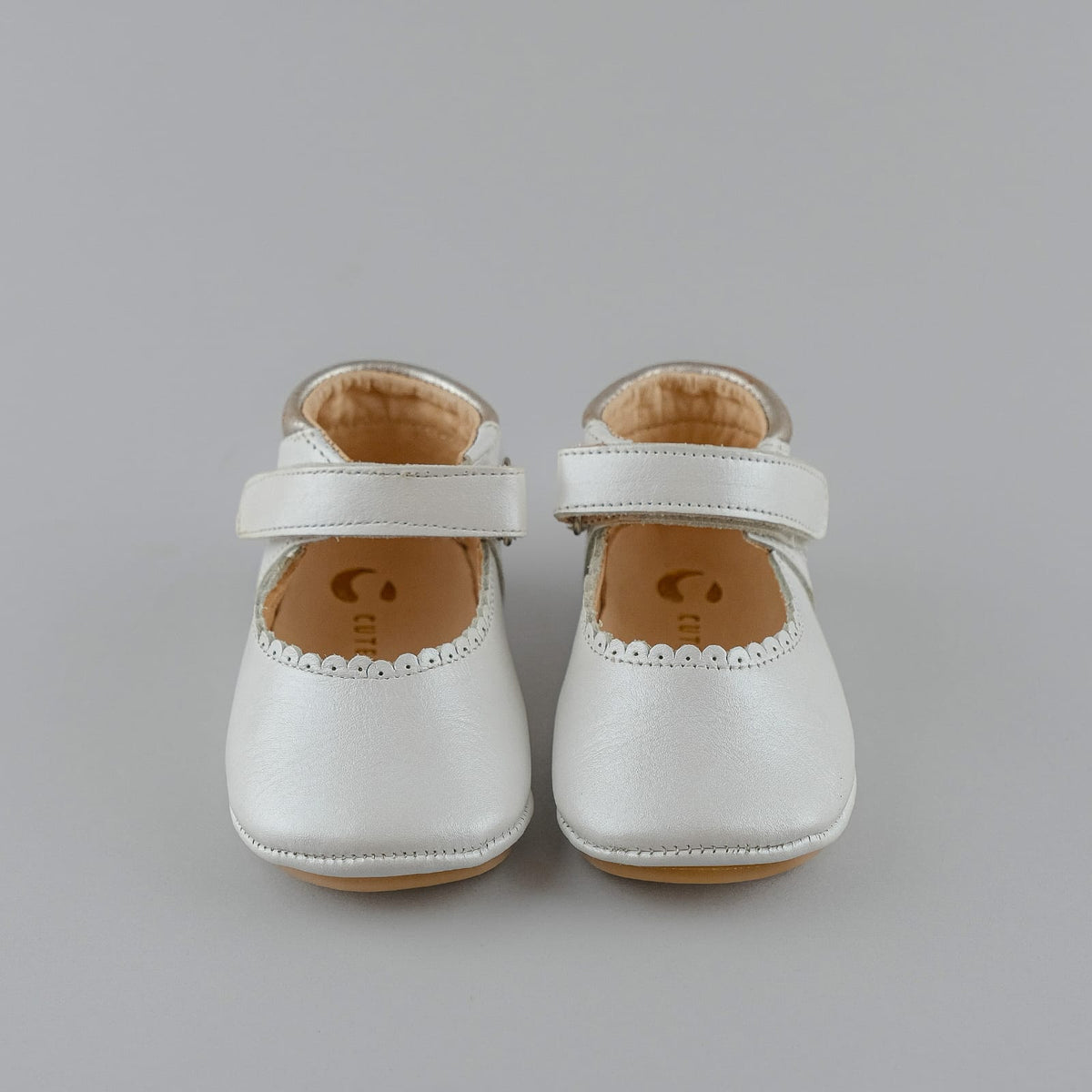 Escarpins Bébé Blanc Nacré – Élégance & Confort pour Petits Pieds